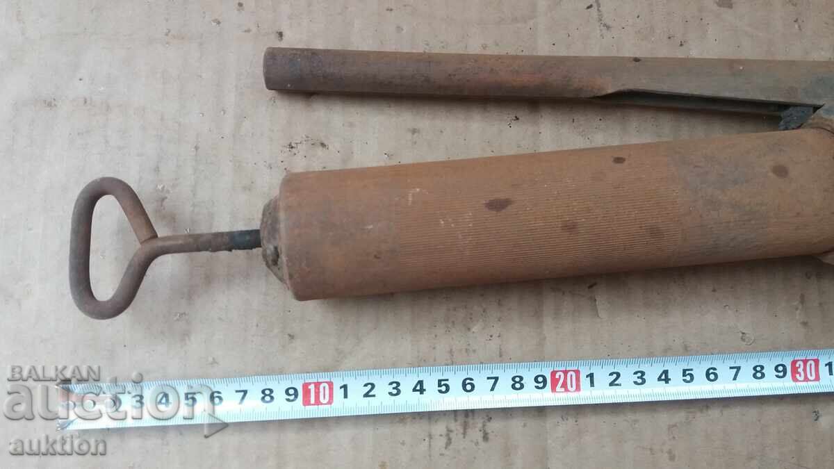Delivery of OLD GREASE GUN