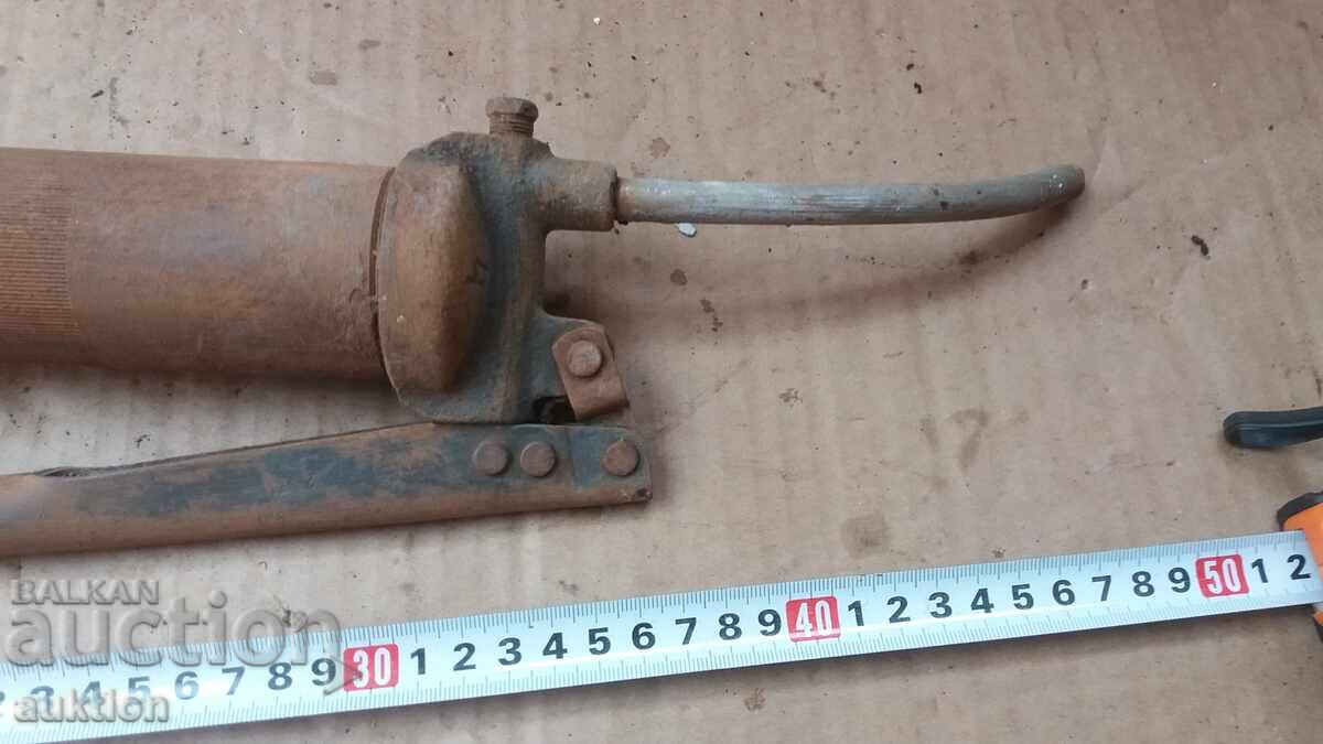 OLD GREASE GUN - 6