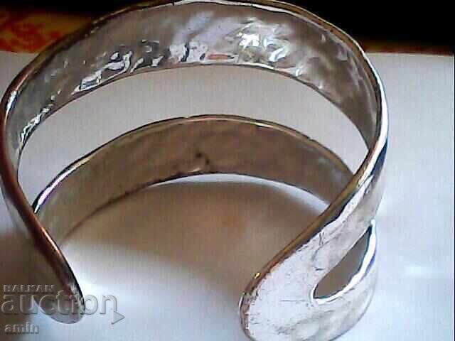 2 τμχ παλιά κολιέ και ένα ασημένιο βραχιόλι, όλα από χαλκό - 5 2 τμχ παλιά κολιέ και ένα ασημένιο βραχιόλι, όλα από χαλκό - 5