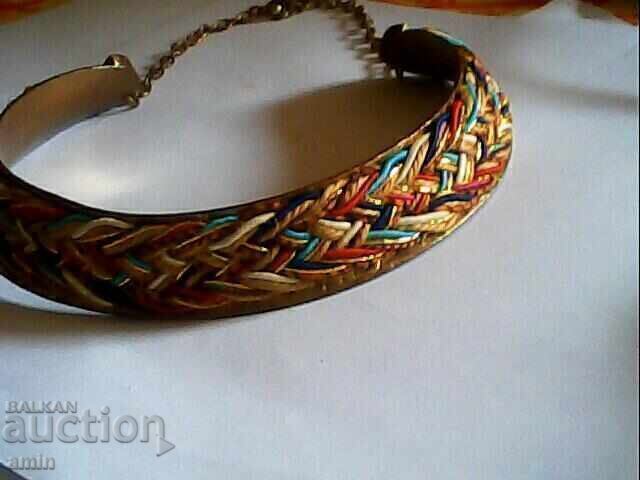 2 τμχ παλιά κολιέ και ένα ασημένιο βραχιόλι, όλα από χαλκό 2 τμχ παλιά κολιέ και ένα ασημένιο βραχιόλι, όλα από χαλκό