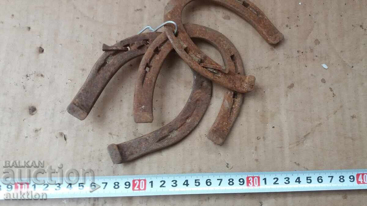 Auction LOT OF 3 FORGED HORSESHOES Auction LOT OF 3 FORGED HORSESHOES