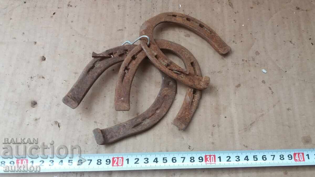 Delivery of LOT OF 3 FORGED HORSESHOES Delivery of LOT OF 3 FORGED HORSESHOES