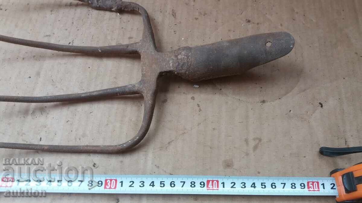 Licitație VECHE VILĂ DIN PERIOADA SOCIALISTĂ