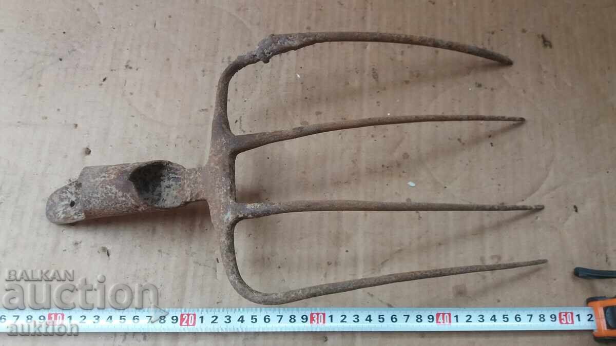 VECHE VILĂ DIN PERIOADA SOCIALISTĂ - 6