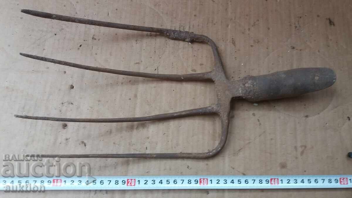 VECHE VILĂ DIN PERIOADA SOCIALISTĂ