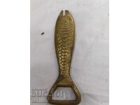 Deschizător de sticle din bronz în formă de pește