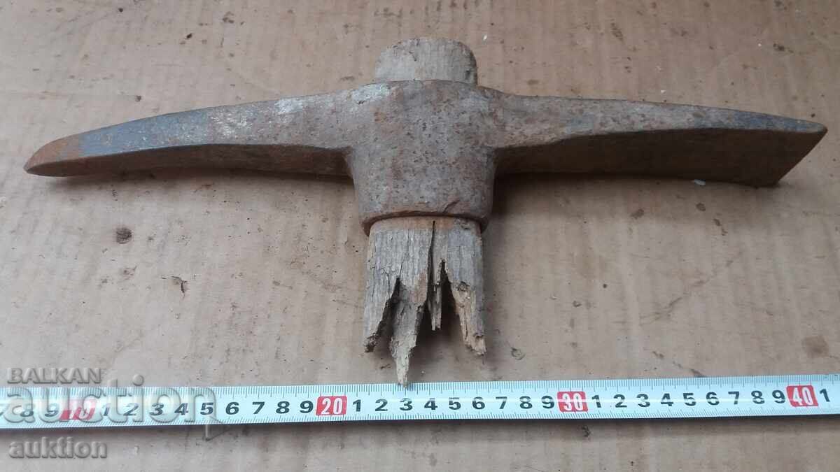 Licitație VECHE TÂRNĂCOAPĂ MICĂ FORJATĂ DIN PERIOADA SOCIALISTĂ Licitație VECHE TÂRNĂCOAPĂ MICĂ FORJATĂ DIN PERIOADA SOCIALISTĂ