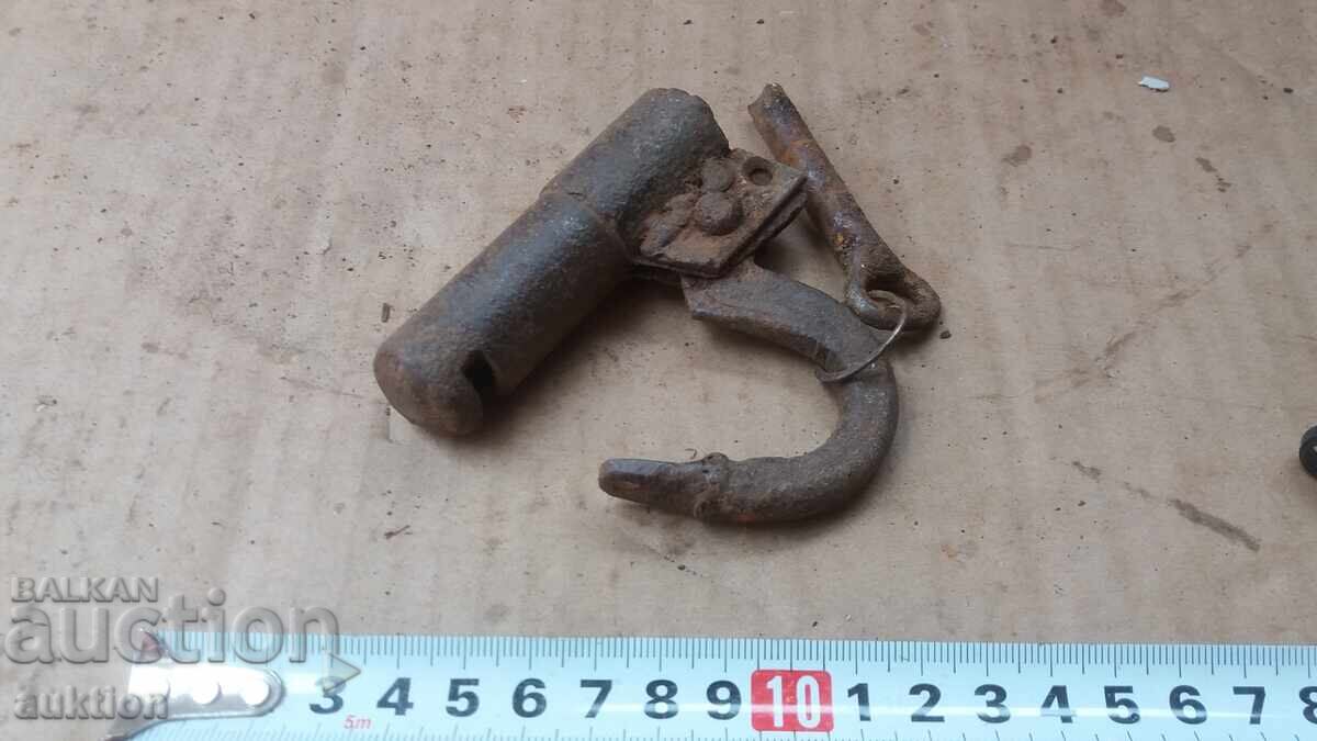 Аукцион СТАР ВЪЗРОЖДЕНСКИ КОВАН КАТИНАР С КЛЮЧ