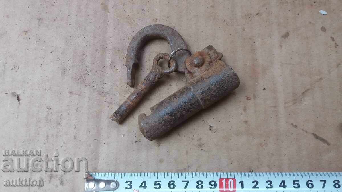 СТАР ВЪЗРОЖДЕНСКИ КОВАН КАТИНАР С КЛЮЧ - 6