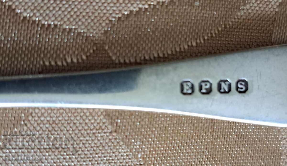 TACÂM ARGINTAT DIN SECOLUL AL XIX-LEA PENTRU HRĂNIREA BEBELUȘILOR - 6 TACÂM ARGINTAT DIN SECOLUL AL XIX-LEA PENTRU HRĂNIREA BEBELUȘILOR - 6