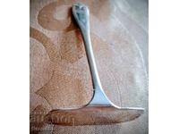 TACÂM ARGINTAT DIN SECOLUL AL XIX-LEA PENTRU HRĂNIREA BEBELUȘILOR