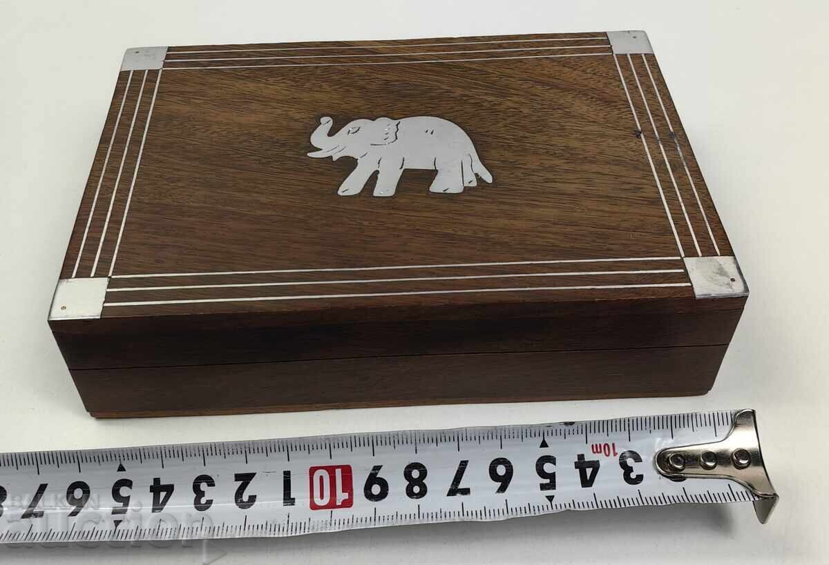 CUTIE DIN LEMN ELEFANT cu preț € 6.00 | 11.74 BGN