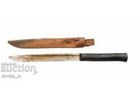 Αρχαίο μαχαίρι με κεράτινη λαβή και δερμάτινη θήκη
