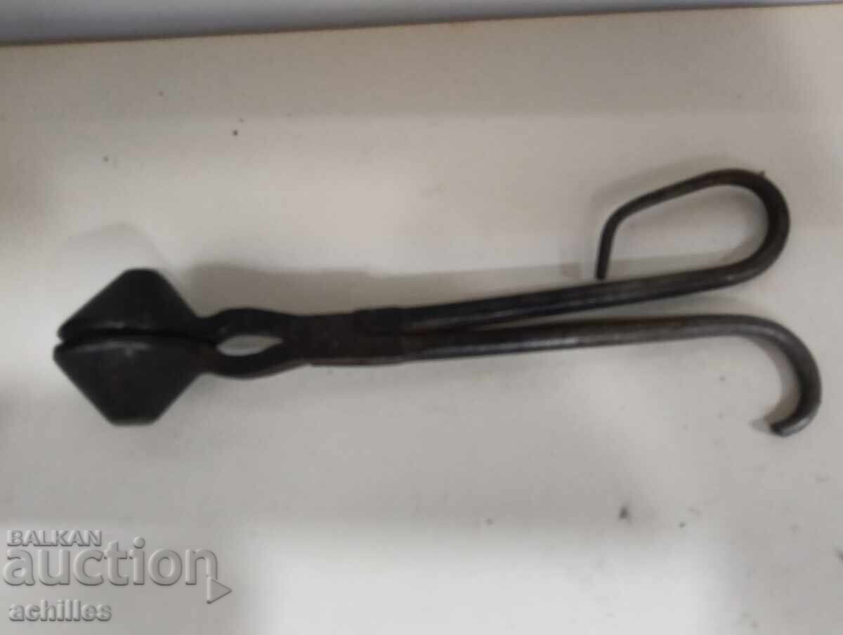 Clește metalic pentru sigilii de plumb cu preț € 15.00 | 29.34 BGN Clește metalic pentru sigilii de plumb cu preț € 15.00 | 29.34 BGN