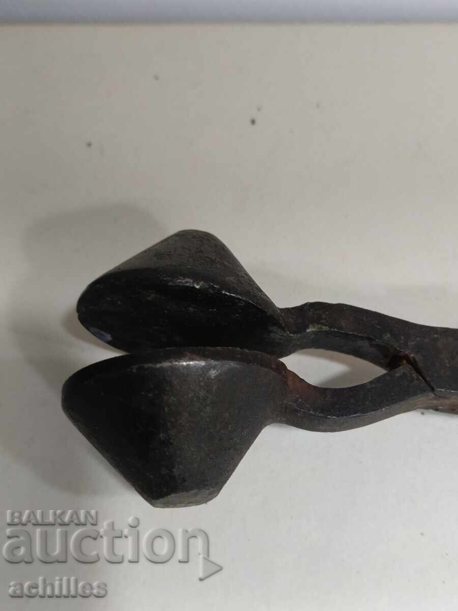 Licitație Clește metalic pentru sigilii de plumb Licitație Clește metalic pentru sigilii de plumb