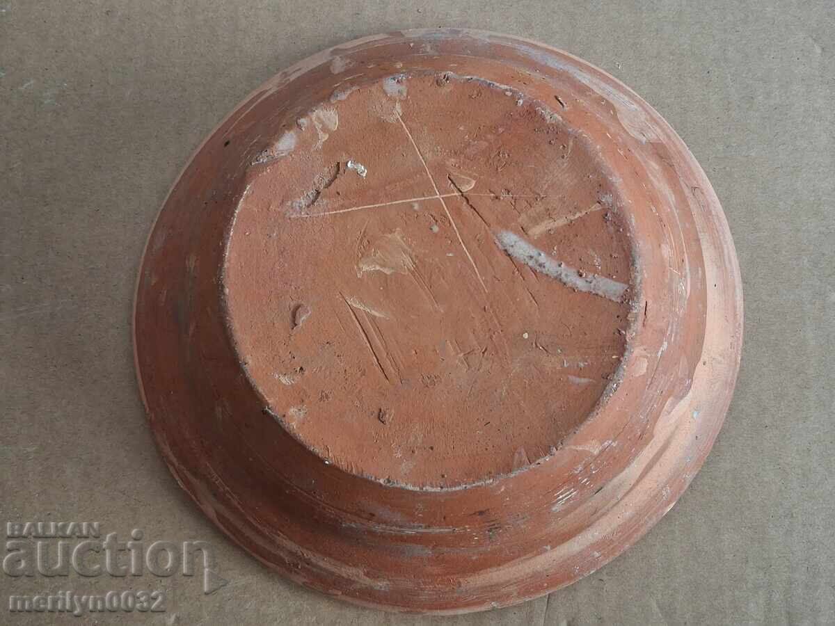 Oală veche de lut, ceramică, farfurie cu preț € 19.94 | 39.00 BGN Oală veche de lut, ceramică, farfurie cu preț € 19.94 | 39.00 BGN