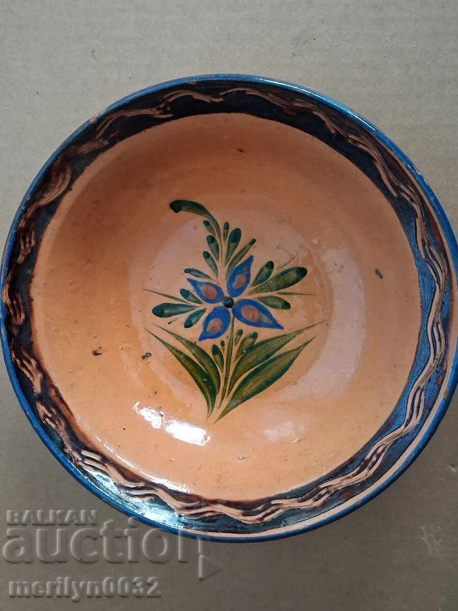 Bol vechi din lut, ceramică, farfurie ceramică de Troian cu preț € 20.94 | 40.96 BGN Bol vechi din lut, ceramică, farfurie ceramică de Troian cu preț € 20.94 | 40.96 BGN