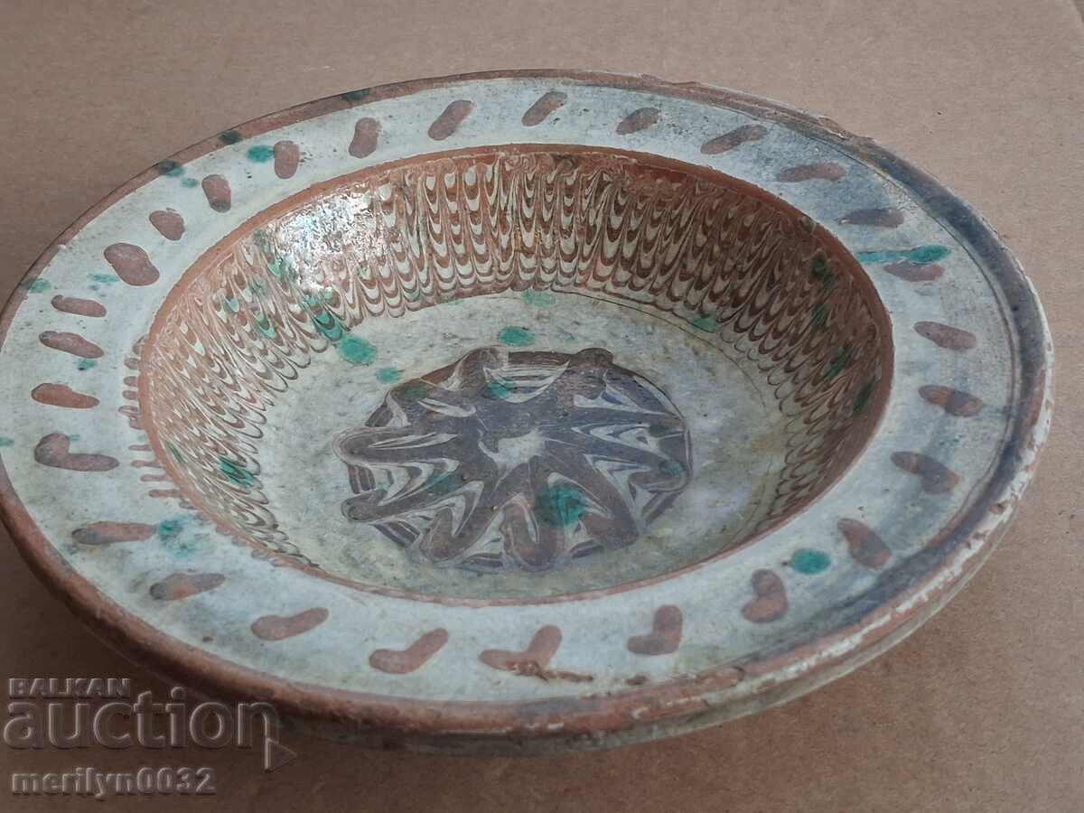 Oală veche de lut, ceramică, farfurie cu preț € 19.94 | 39.00 BGN Oală veche de lut, ceramică, farfurie cu preț € 19.94 | 39.00 BGN