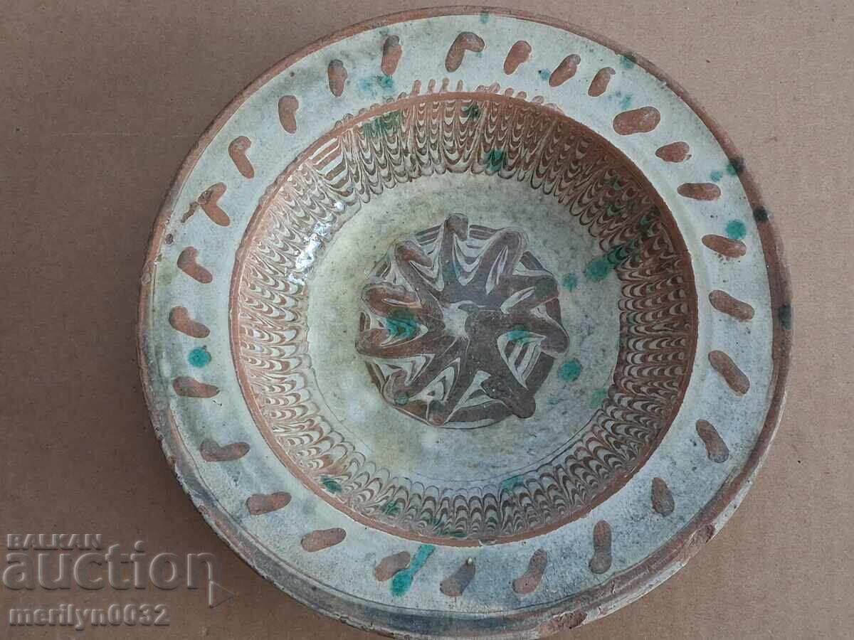 Oală veche de lut, ceramică, farfurie Oală veche de lut, ceramică, farfurie