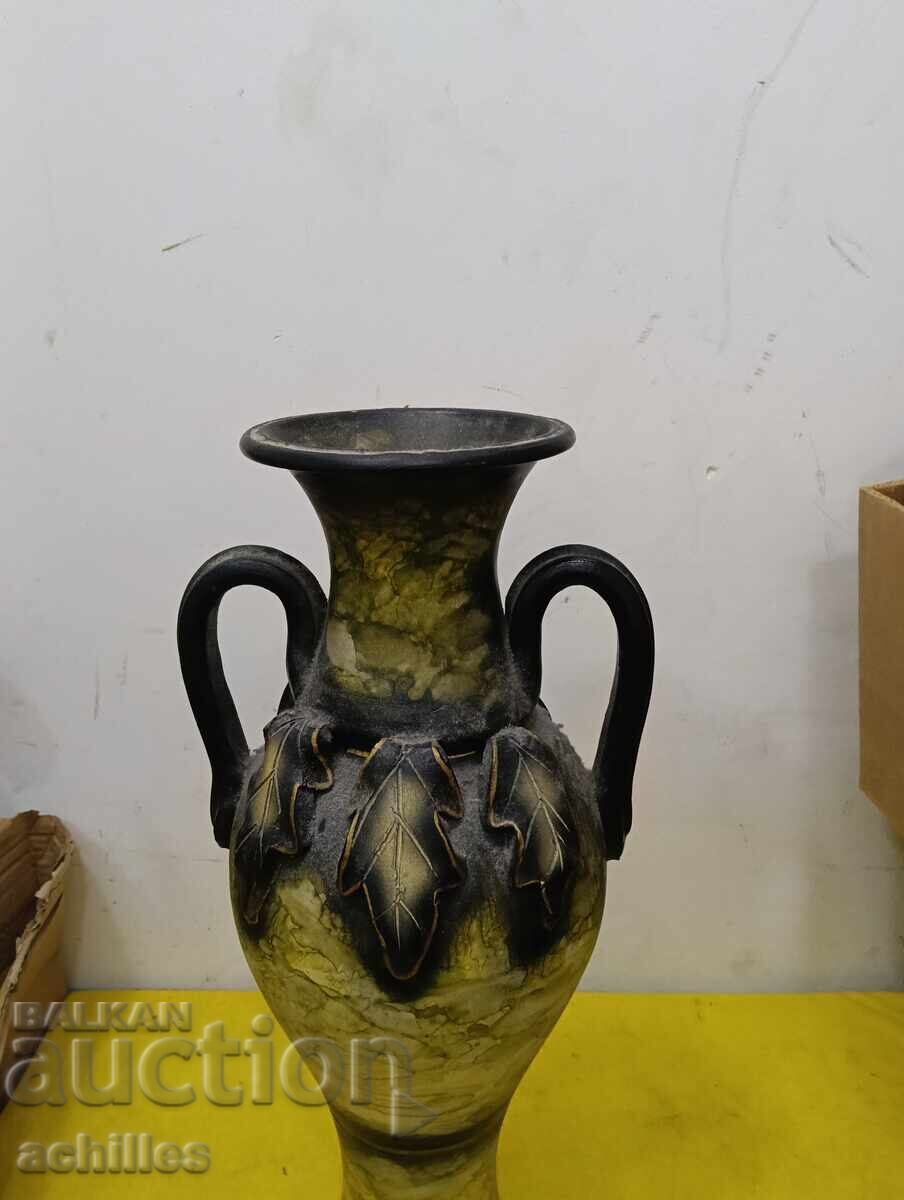 Vază din ceramică foarte mare cu preț € 15.00 | 29.34 BGN Vază din ceramică foarte mare cu preț € 15.00 | 29.34 BGN
