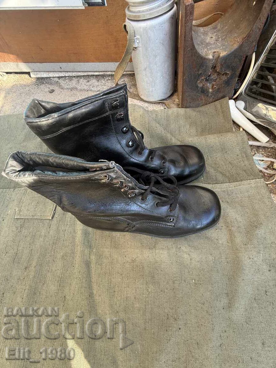 Bocanci militari cu preț € 35.00 | 68.45 BGN