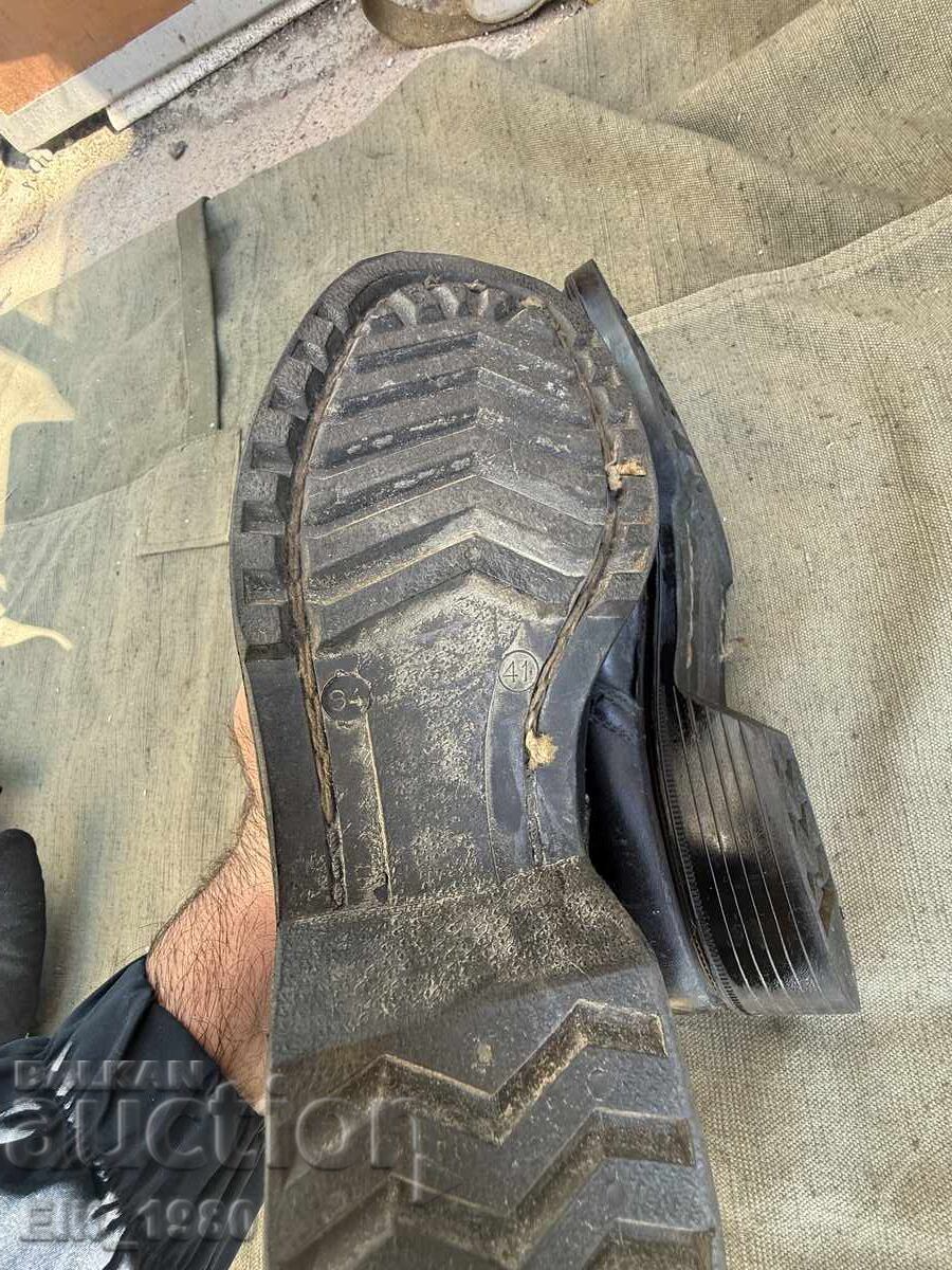Livrarea Bocanci militari