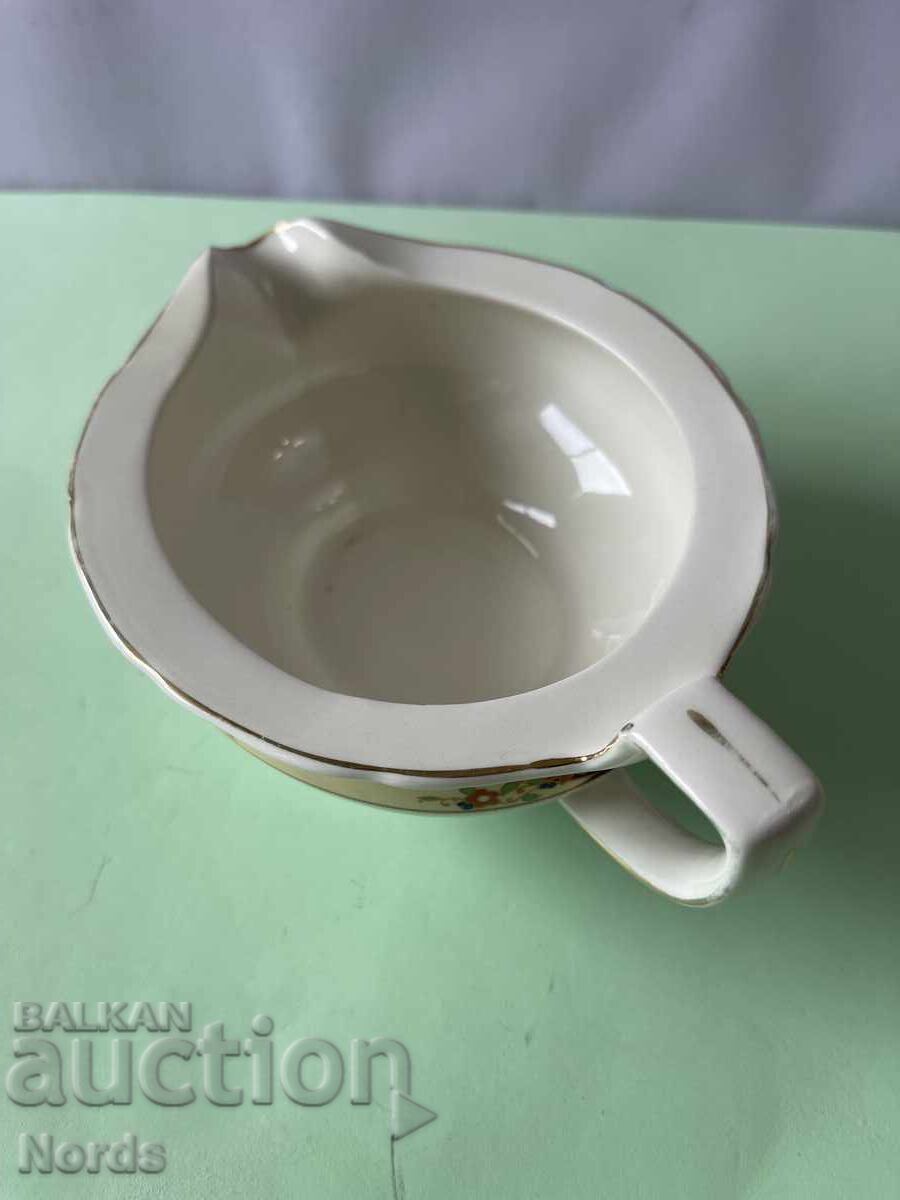 Sosieră vintage din porțelan cu preț € 0.01 | 0.02 BGN