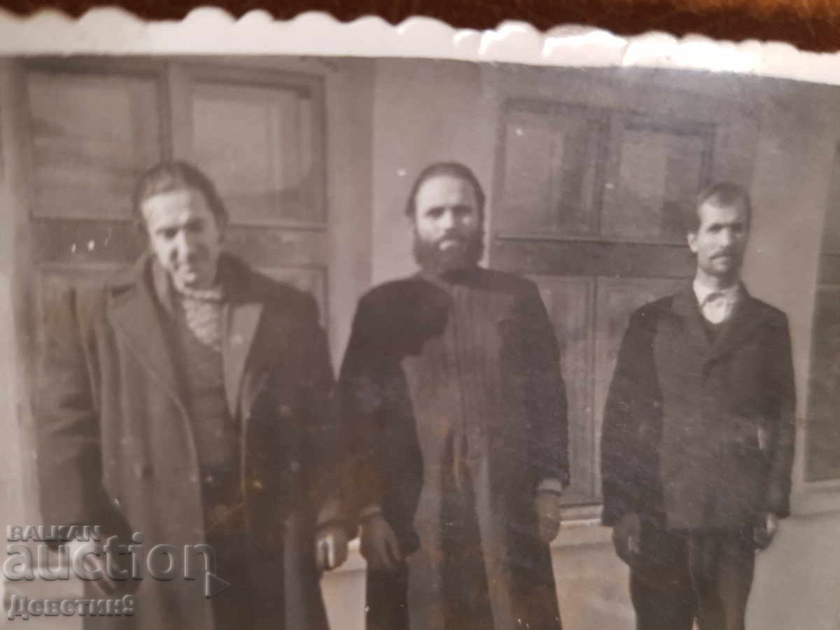 Аукцион Свещеник с двама другари Аукцион Свещеник с двама другари