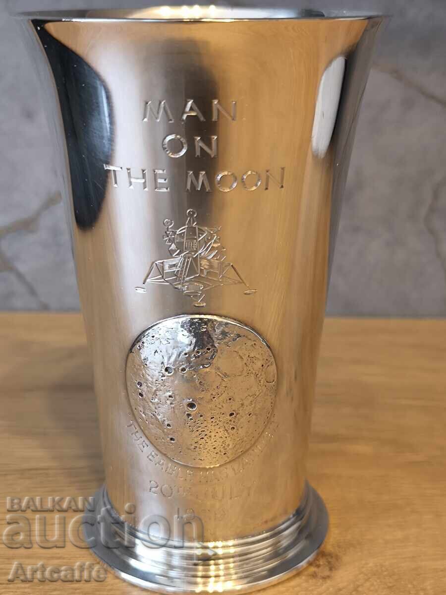 Pahar din argint NASA – Apollo 11 (Ediție Limitată nr. 91/1500) cu preț € 1500.00 | 2933.76 BGN Pahar din argint NASA – Apollo 11 (Ediție Limitată nr. 91/1500) cu preț € 1500.00 | 2933.76 BGN