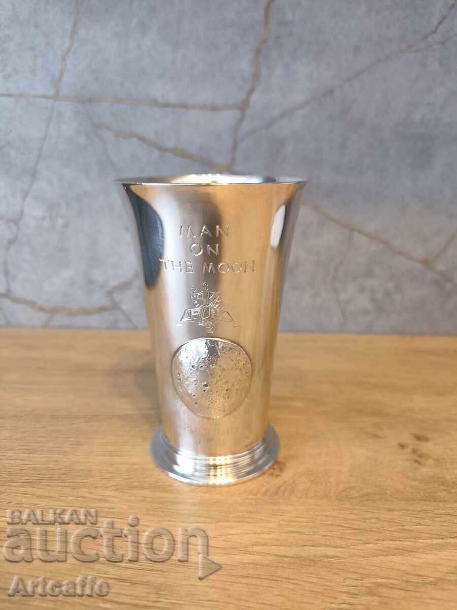 Licitație Pahar din argint NASA – Apollo 11 (Ediție Limitată nr. 91/1500) Licitație Pahar din argint NASA – Apollo 11 (Ediție Limitată nr. 91/1500)