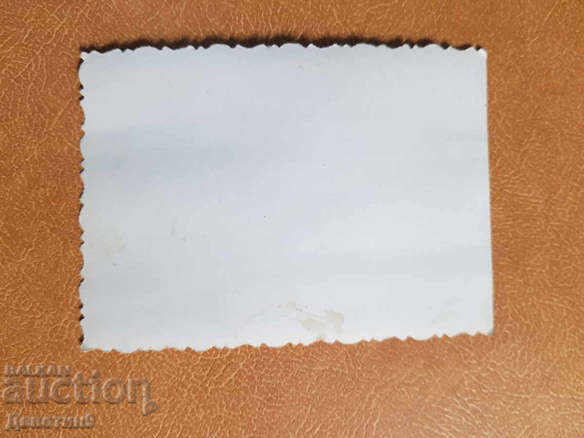 Fetiță cu tatăl și unchiul ei cu preț € 3.00 | 5.87 BGN