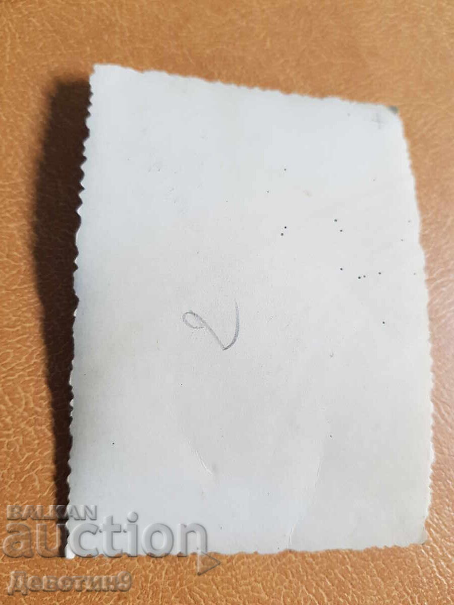 Tânăr preot cu prieteni cu preț € 3.00 | 5.87 BGN