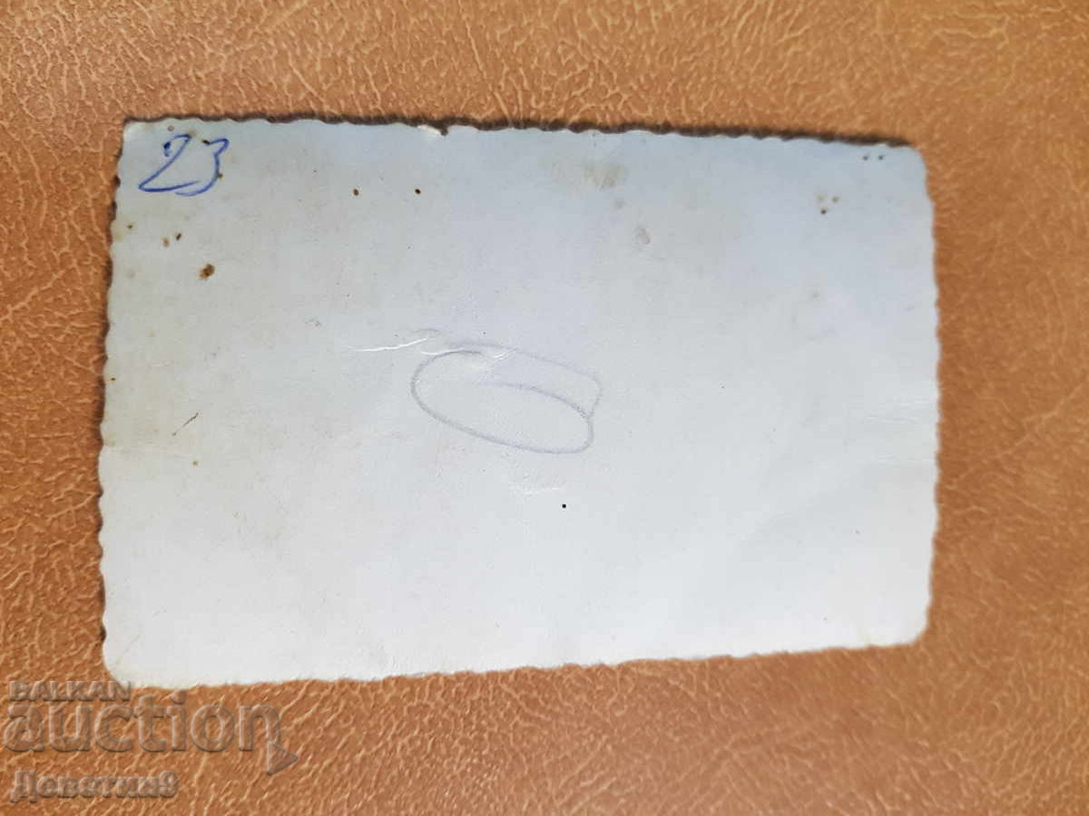 Doi fotbaliști pe un stadion de sat cu preț € 3.30 | 6.45 BGN