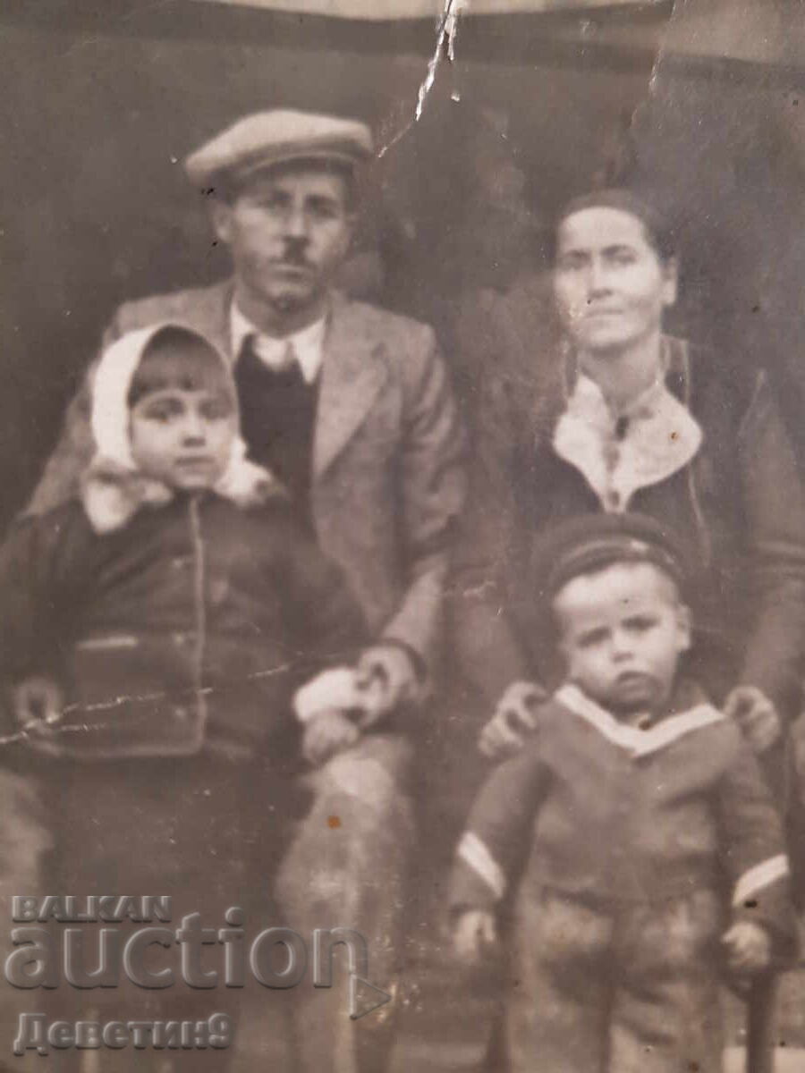 Аукцион Портрет на младо селско семейство