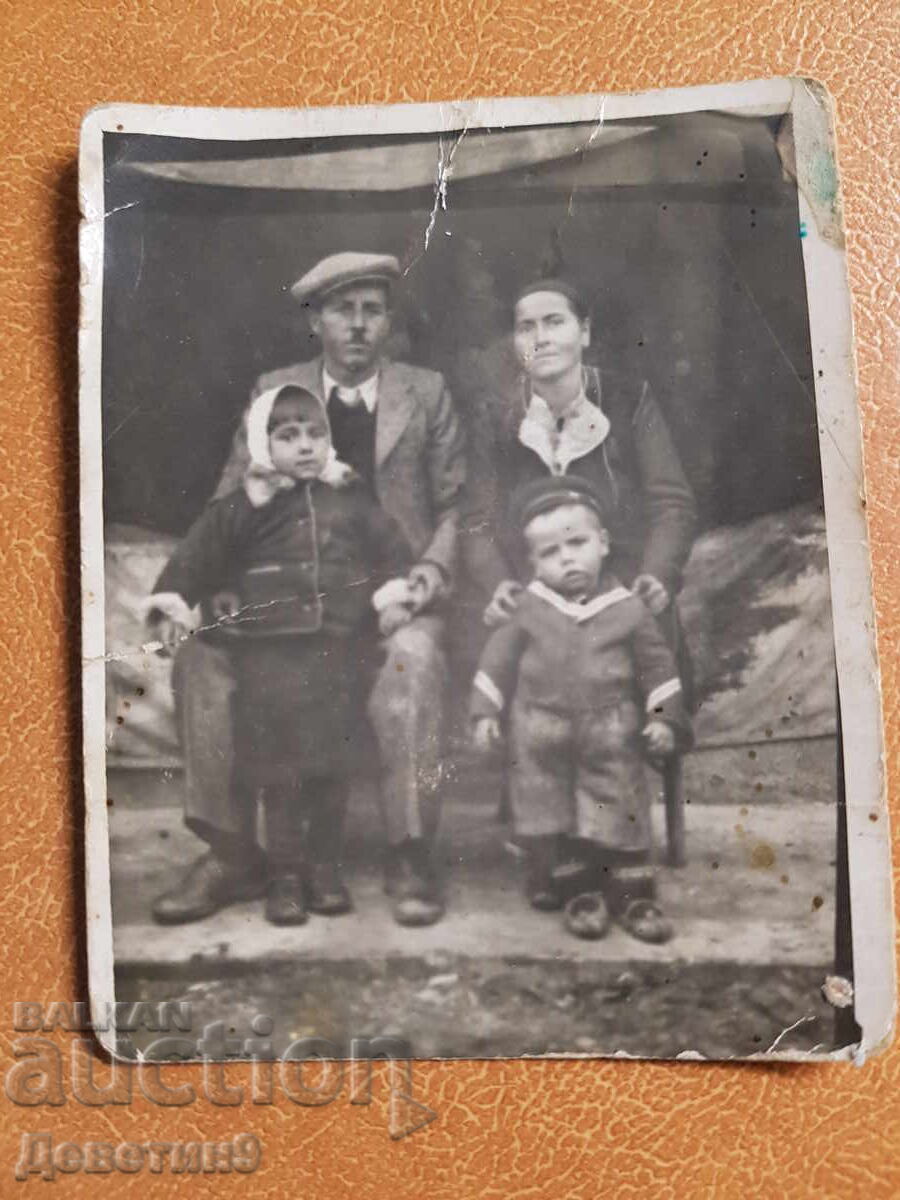 Портрет на младо селско семейство