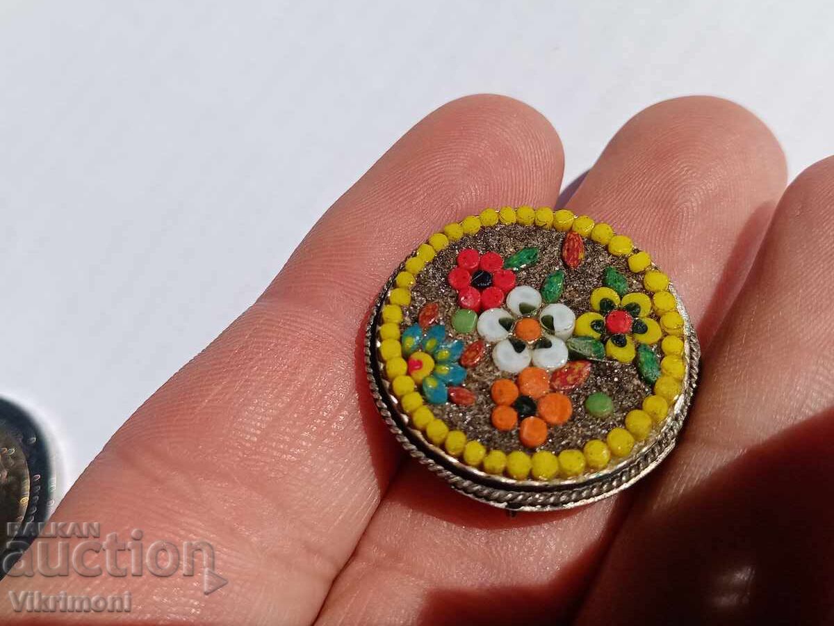 Παράδοση Παλιά καρφίτσα με μωσαϊκό, vintage φλοράλ θέμα