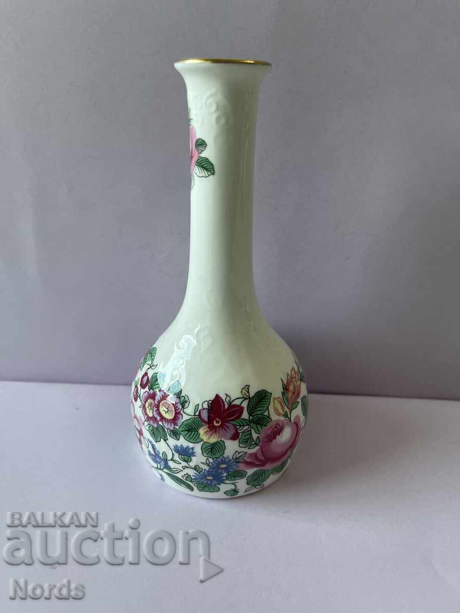 Crown Staffordshire Порцеланова вазичка с цена € 0.01 | 0.02 лв. Crown Staffordshire Порцеланова вазичка с цена € 0.01 | 0.02 лв.