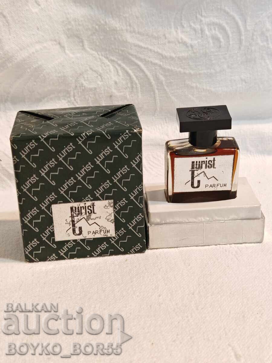 Set vechi de parfum și apă de colonie românești din perioada socialistă Turist, anii 1970 cu preț € 57.00 | 111.48 BGN Set vechi de parfum și apă de colonie românești din perioada socialistă Turist, anii 1970 cu preț € 57.00 | 111.48 BGN