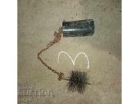 тежест с четка за почистване на комин № 3 тежи 3 килограма