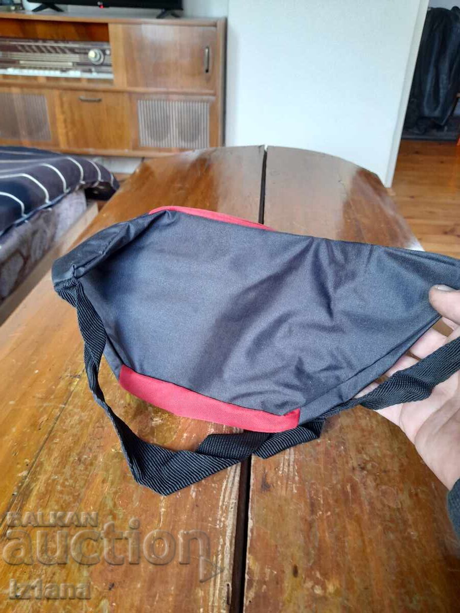 Аукцион Стара чантичка за кръста Adidas Аукцион Стара чантичка за кръста Adidas