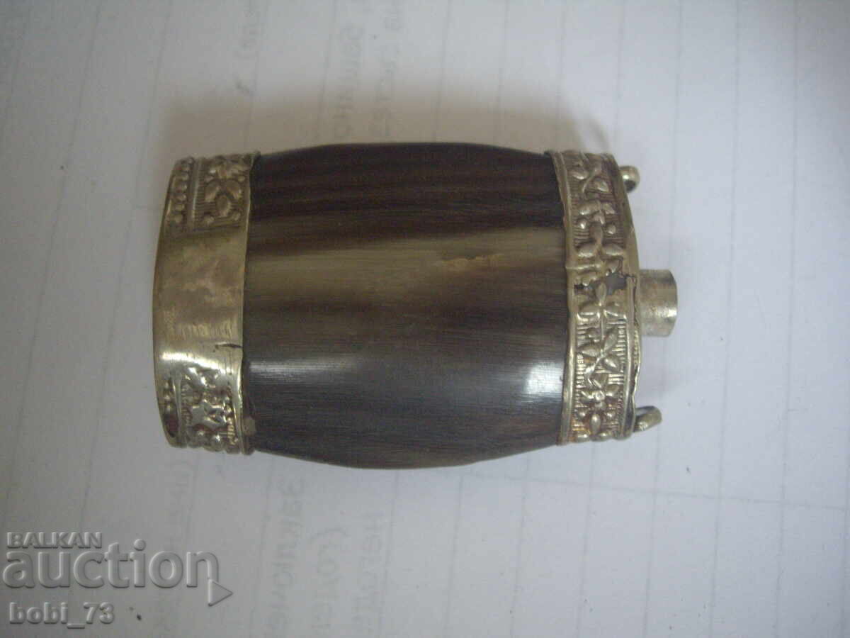 Sticluță veche, probabil pentru parfum Sticluță veche, probabil pentru parfum