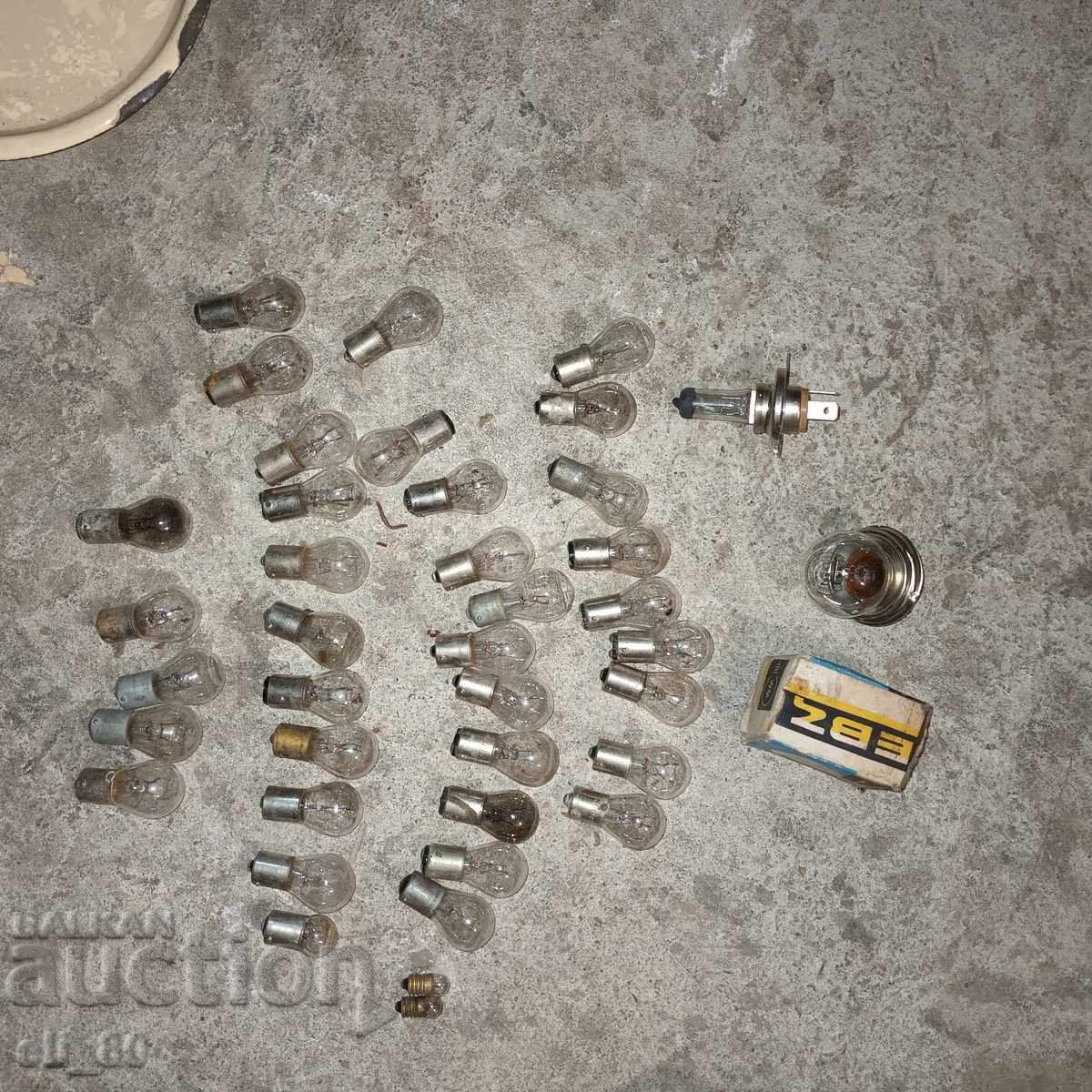 Доставка на голям лот крушки за кола с една и с две светлини . Доставка на голям лот крушки за кола с една и с две светлини .