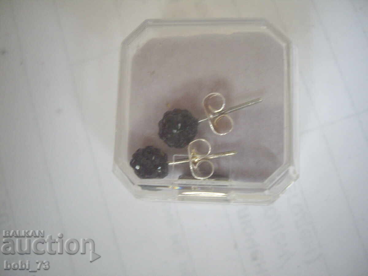 Cercei noi, interesanți cu preț € 4.00 | 7.82 BGN