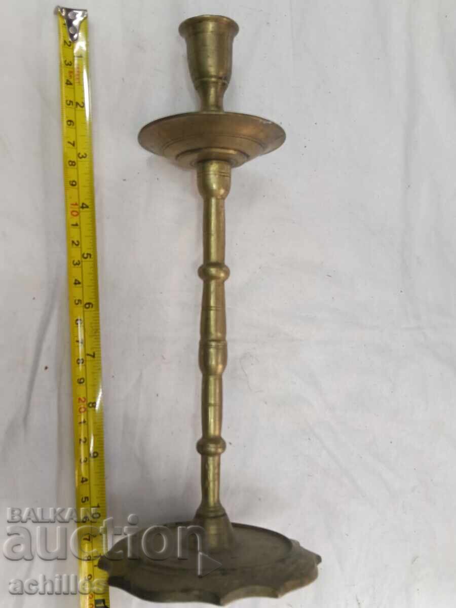 Un sfeșnic masiv de bronz - 5 Un sfeșnic masiv de bronz - 5