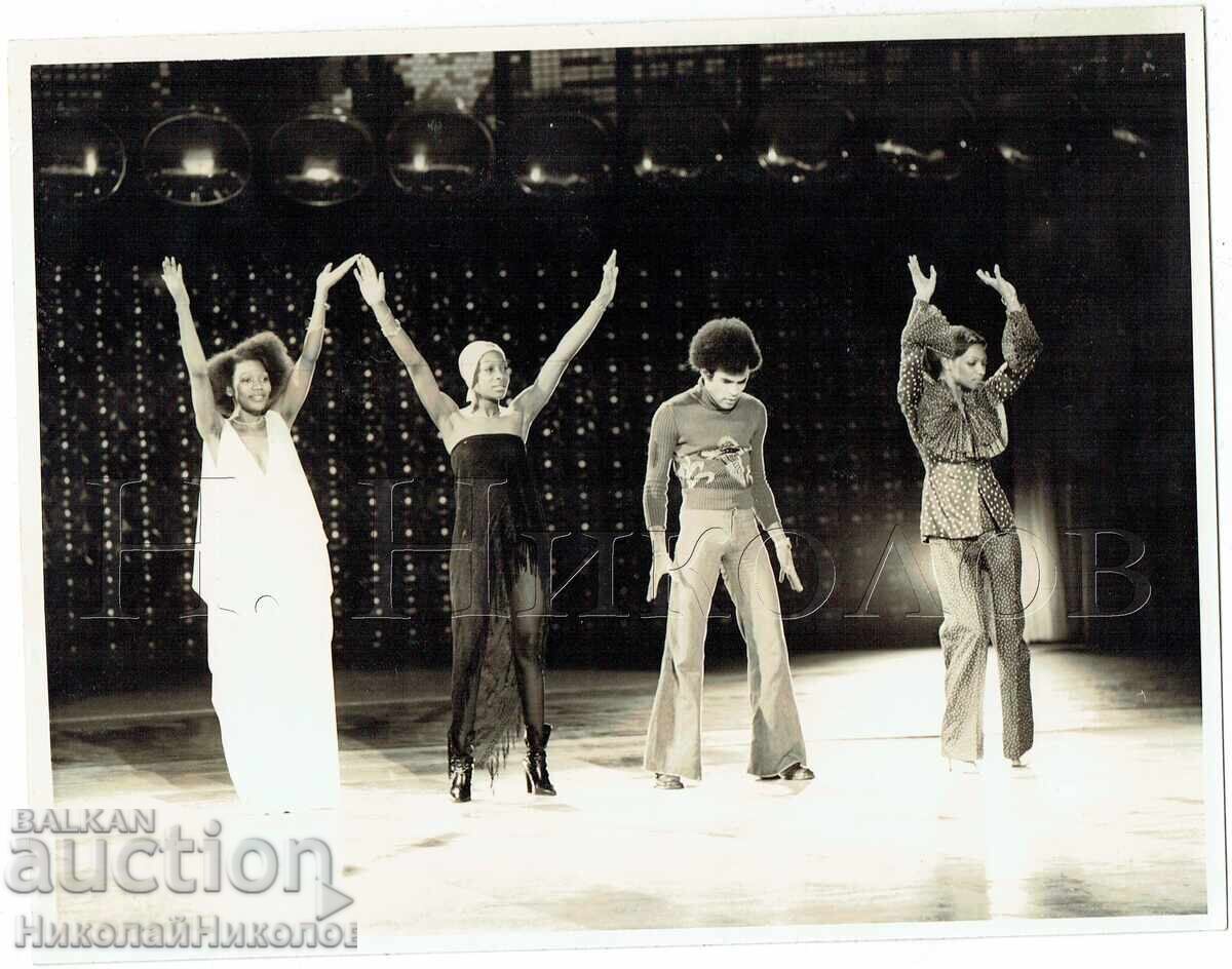 1976 ADN-ZB ΜΕΓΑΛΗ ΠΑΛΙΑ ΦΩΤΟΓΡΑΦΙΑ PRESS PHOTO ΜΟΥΣΙΚΗ BONEY M ZH505 1976 ADN-ZB ΜΕΓΑΛΗ ΠΑΛΙΑ ΦΩΤΟΓΡΑΦΙΑ PRESS PHOTO ΜΟΥΣΙΚΗ BONEY M ZH505