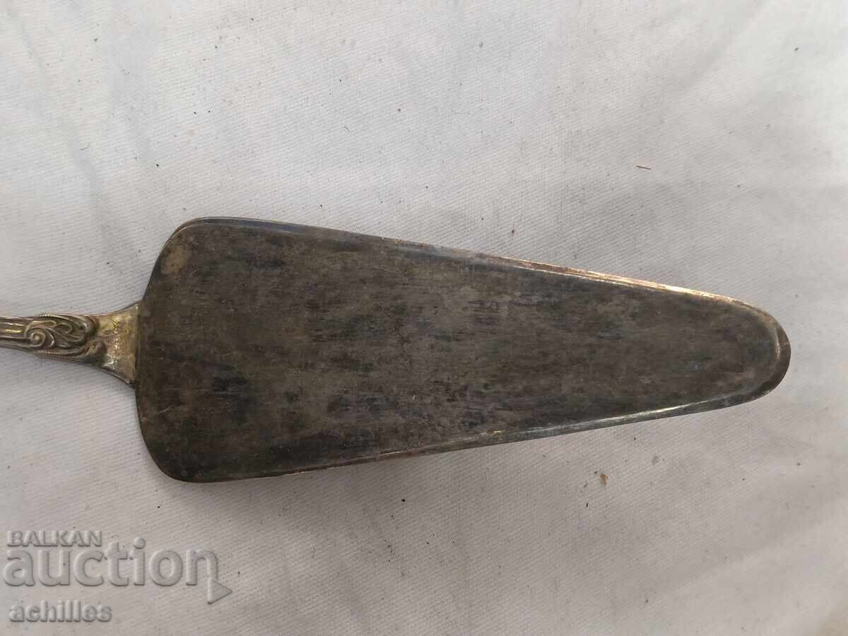 Lopățică pentru prăjituri argintată cu preț € 5.00 | 9.78 BGN