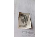 Φωτογραφία Βάρνα Άνδρας και νεαρή κοπέλα στην είσοδο του Θαλασσινού Κήπου