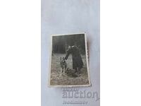 Photo Officer with a wolf-breed dog