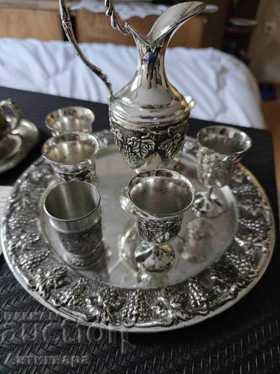 Cești, tăvi și zaharnițe argintate