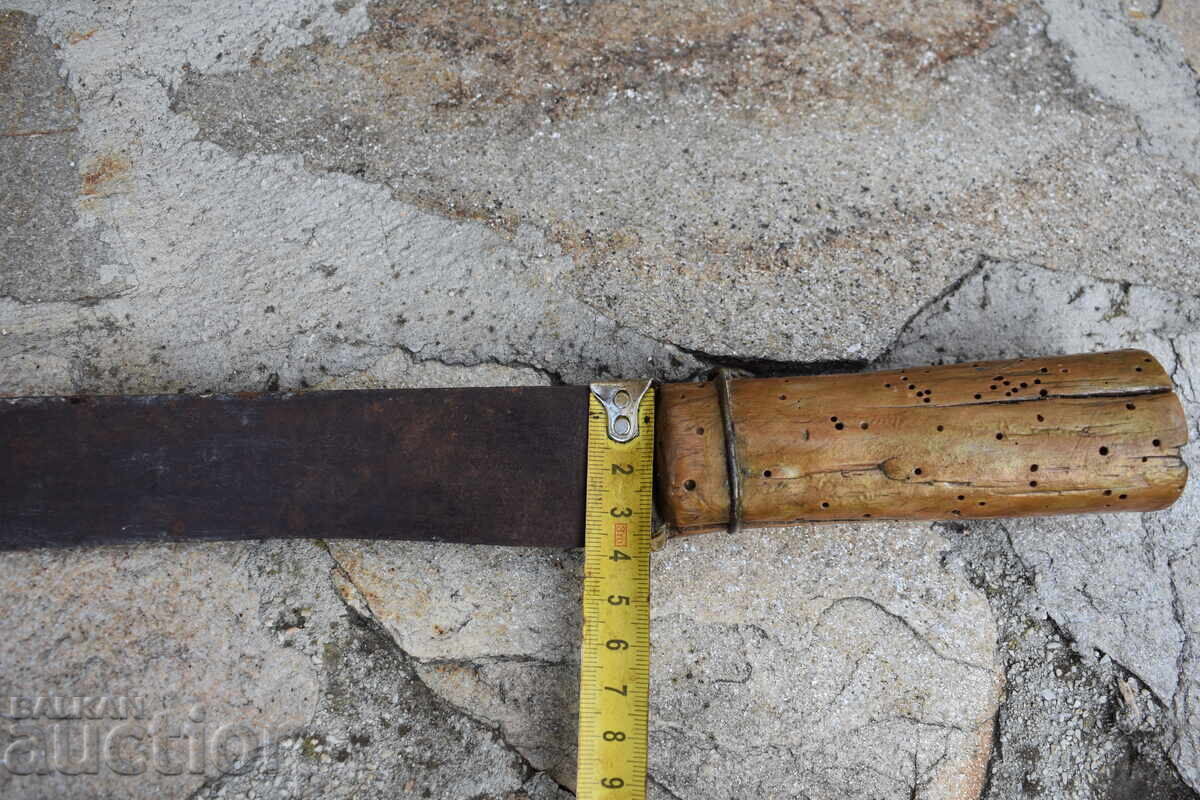 Licitație Un cuțit vechi